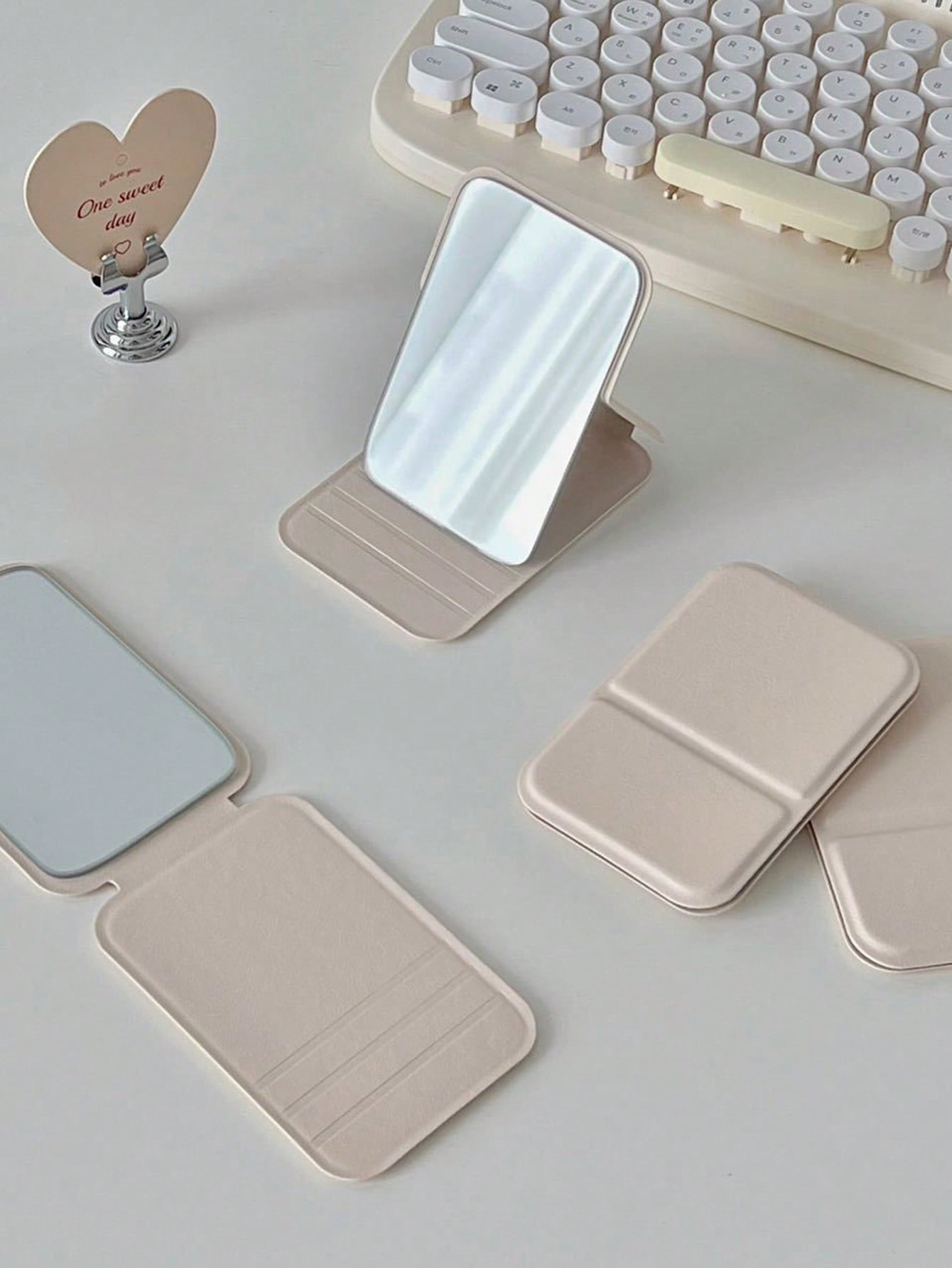 Draagbare opvouwbare mini-make - Beauty & Makeup Katia Di Paola recensie en prijs